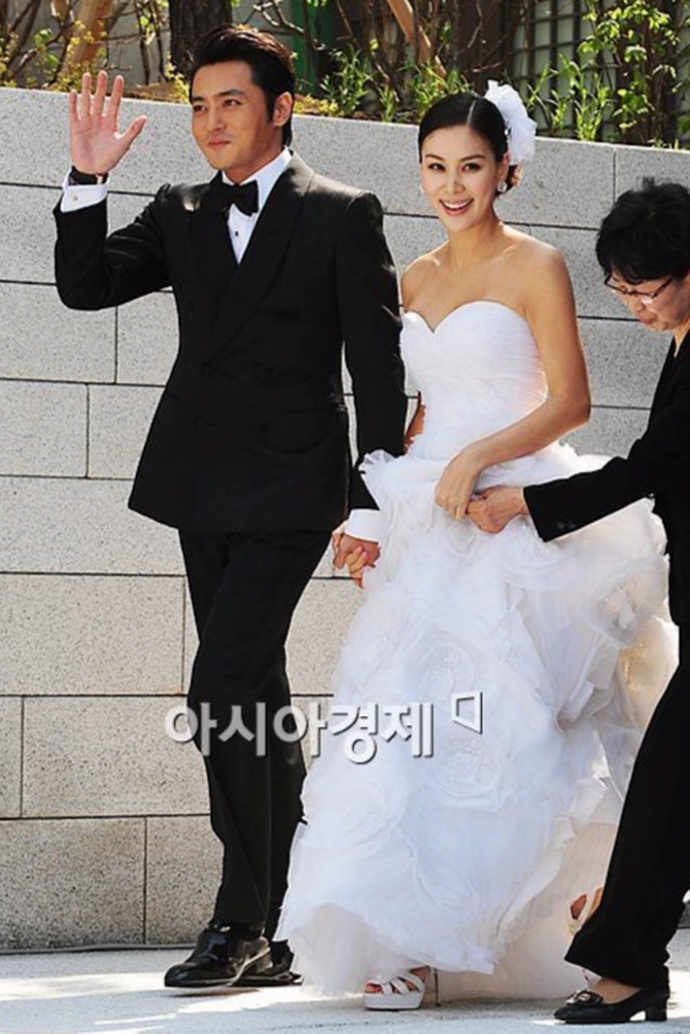 Lim Back Cheon Reveals Recent Photo with Hyun Bin and Jang Dong Gun