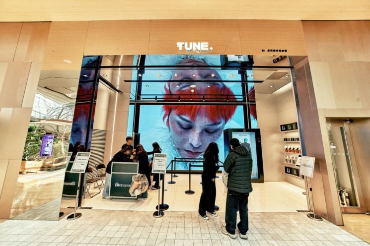 G-Dragon's 'Media Exhibition: Übermensch' Expands Worldwide with AI and VR Experience 3 G-Dragon's 'Media Exhibition: Übermensch' Expands Worldwide with AI and VR Experience