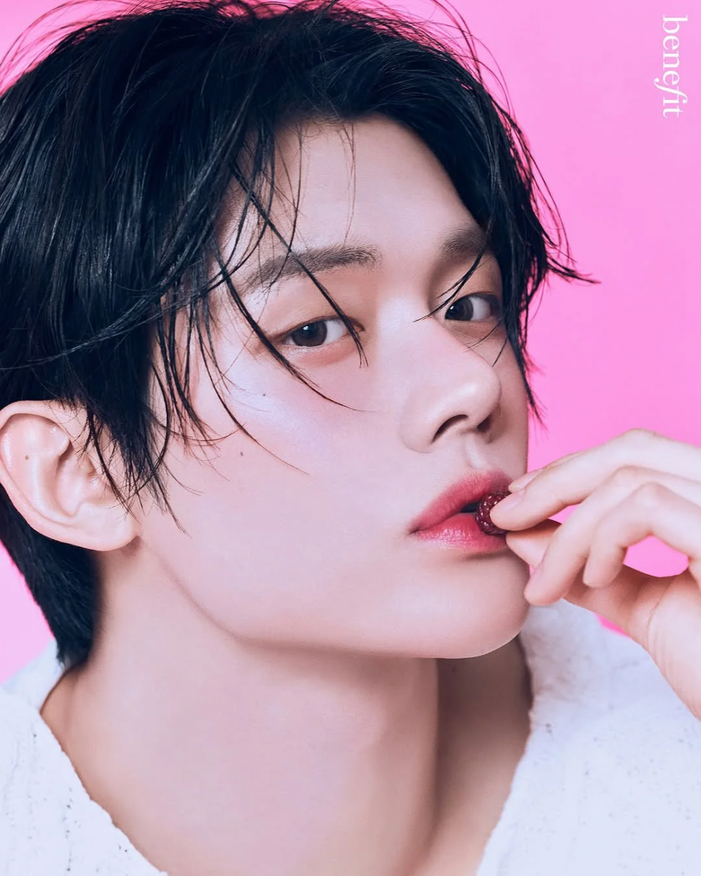 Yeonjun of TXT Named New Ambassador for Benefit 6 Yeonjun of TXT Named New Ambassador for Benefit