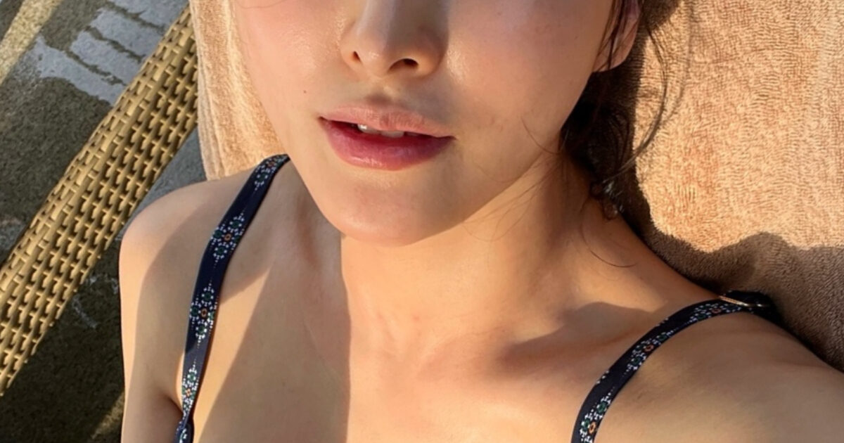 Barefaced Idol Looks Stunning in a Cleavage-Baring Bikini This Summer 1 Barefaced Idol Is A Total Summer Babe In A Cleavage-Revealing Bikini