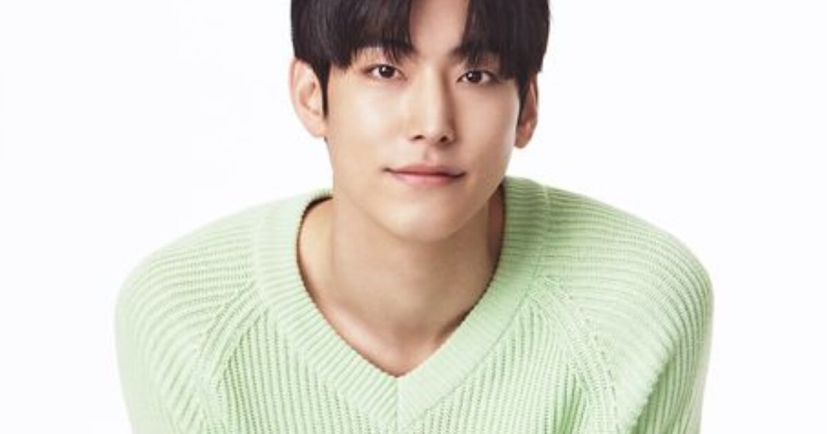 Beloved K-Drama Actor Ties The Knot With Non-Celebrity Wife