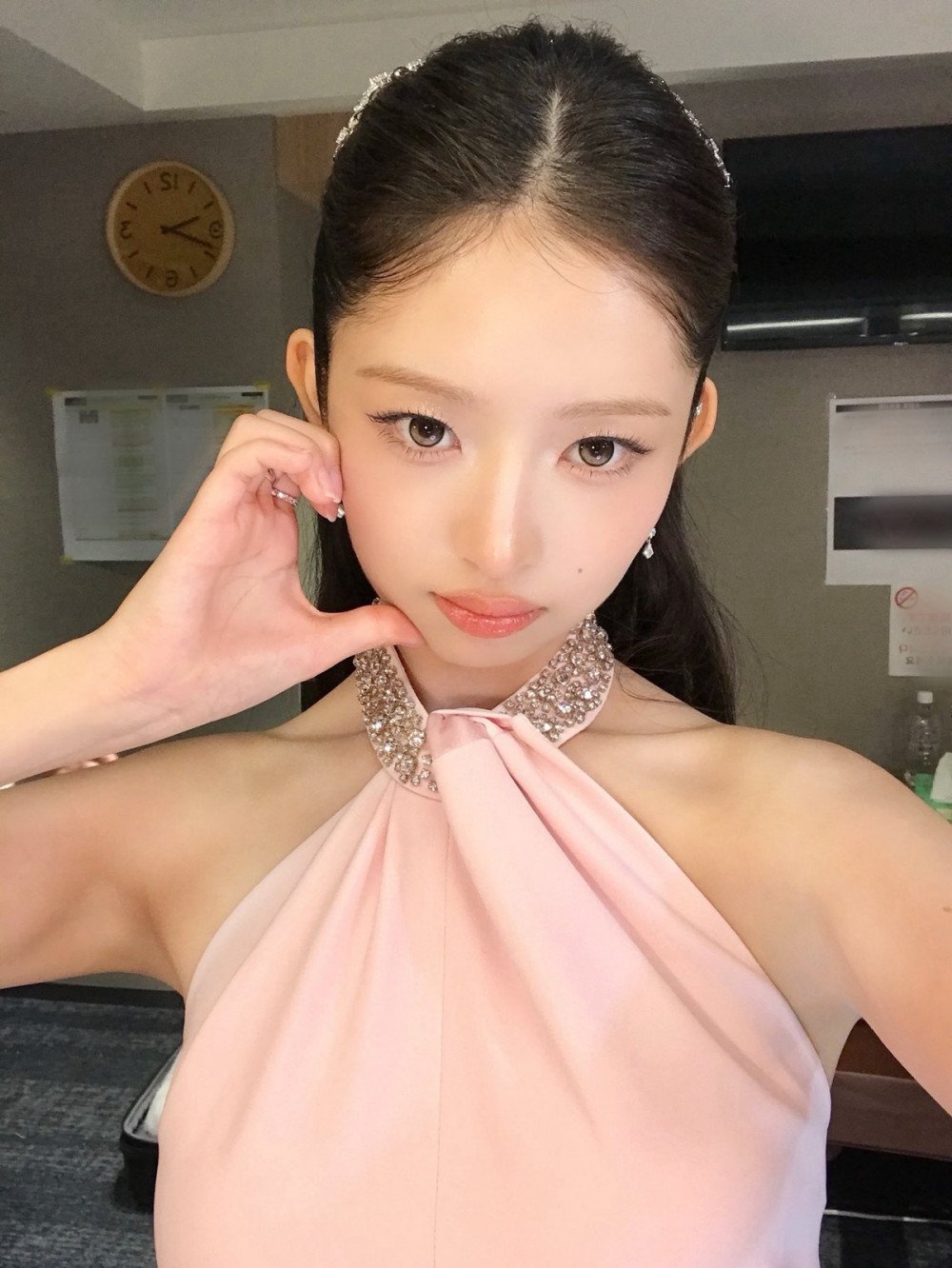 IVE’s Rei Amazes Fans with Graceful Makeover After Shedding Bangs 3 Rei IVE