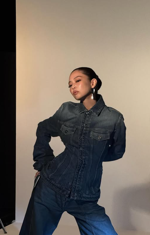 Jennie of BLACKPINK Captivates Fans with Her Flawless 'S-Line' Figure in Recent Images