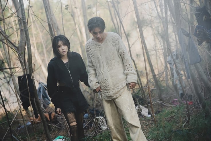 Award-Winning Director Uhm Tae-Hwa Commends BTS's V (Kim Taehyung) for His Acting Skills and Aspires to Collaborate Again 2 Award-Winning Director Uhm Tae-Hwa Commends BTS's V (Kim Taehyung) for His Acting Skills and Aspires to Collaborate Again