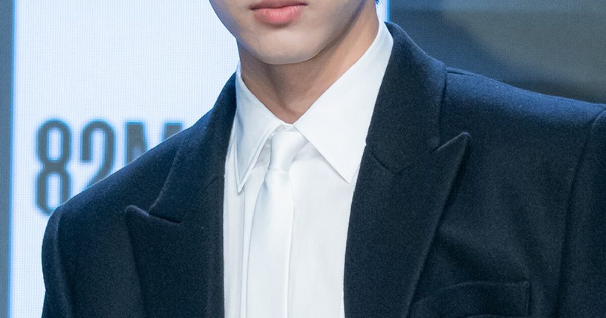 Fourth-Generation Boy Band Member Issues Apology for Insulting Groupmate and Former President 1 Fourth-Gen Boy Group Member Apologizes For Dissing Fellow Member...And An Ex-President