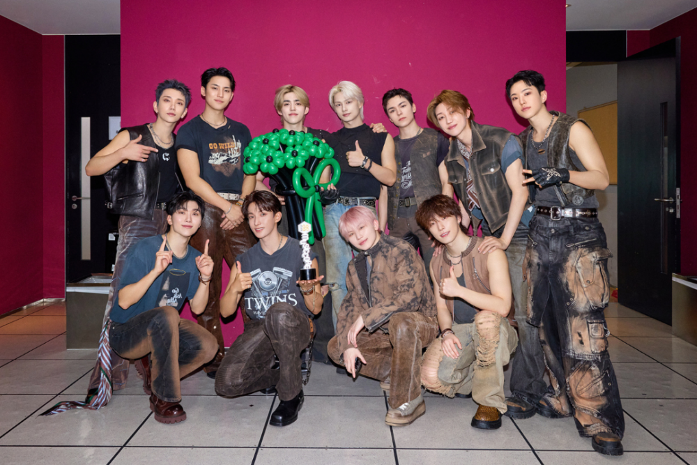 SEVENTEEN Maintains Dominance on Music Shows with "THUNDER," Achieving Grand Slam Status 1 SEVENTEEN Winning