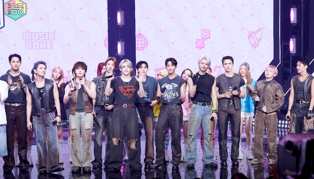 Seventeen Triumphs Again with “Thunder” and Outstanding Performance on June 7th's 'Show! Music Core'! 1 Seventeen wins again with “THUNDER” + Stellar performance on June 7th’s 'Show! Music Core'!