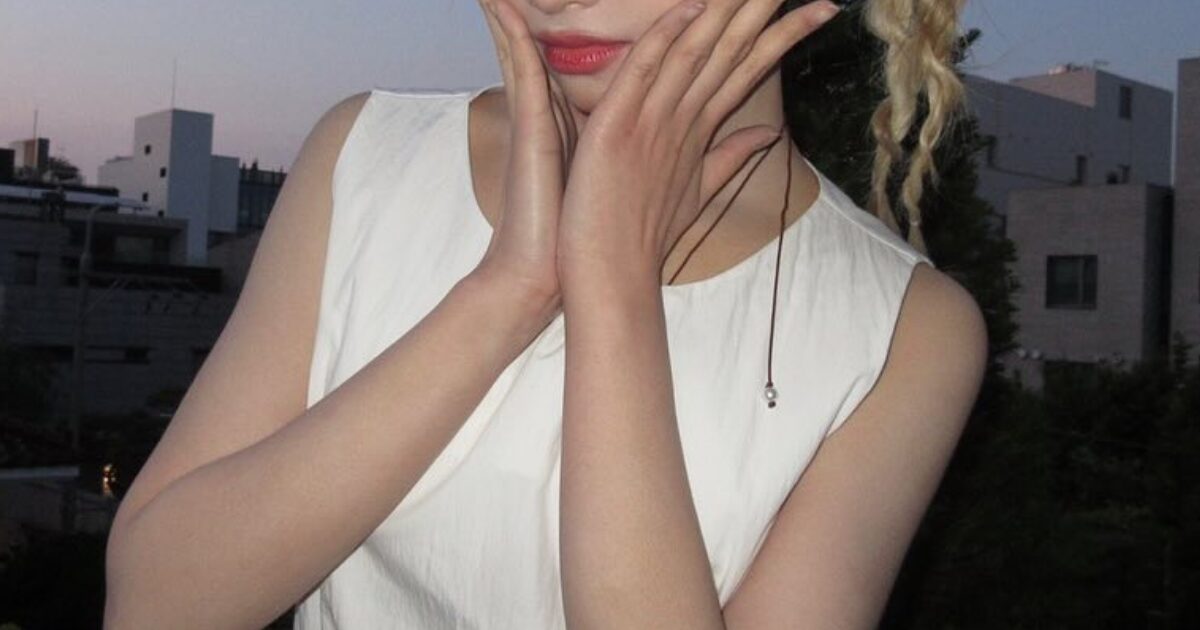 Well-Known Female Idol's Reaction to Cosmetic Surgery Claims Ignites Intense Discussion 1 Popular Female Idol's Response To Plastic Surgery Allegations Sparks Heated Debate