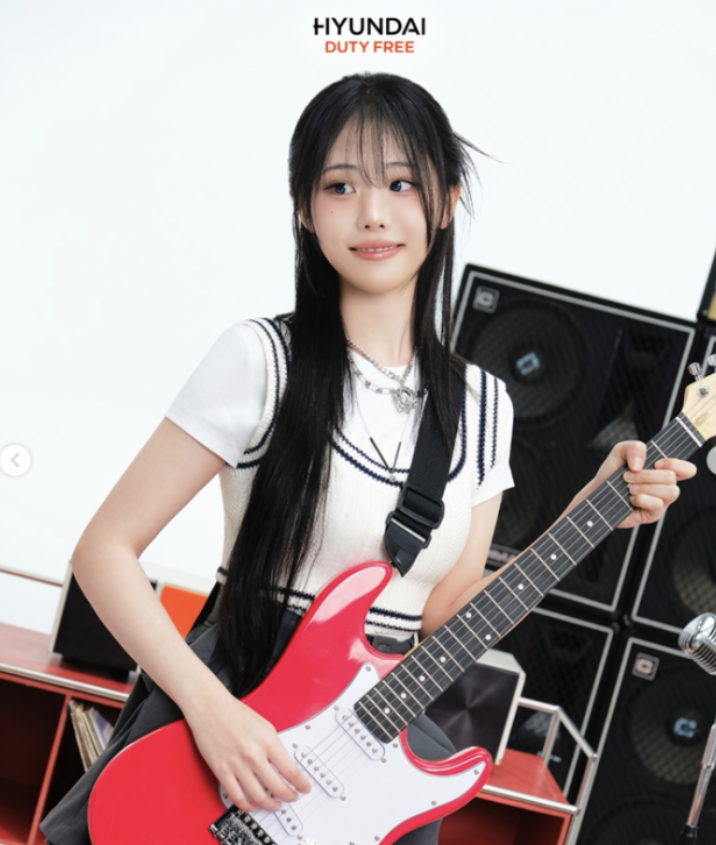 QWER Becomes Hyundai Duty Free's New Model Following NewJeans 6 QWER Performance