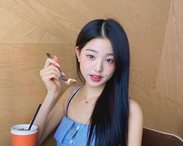 Wonyoung wearing the necklace