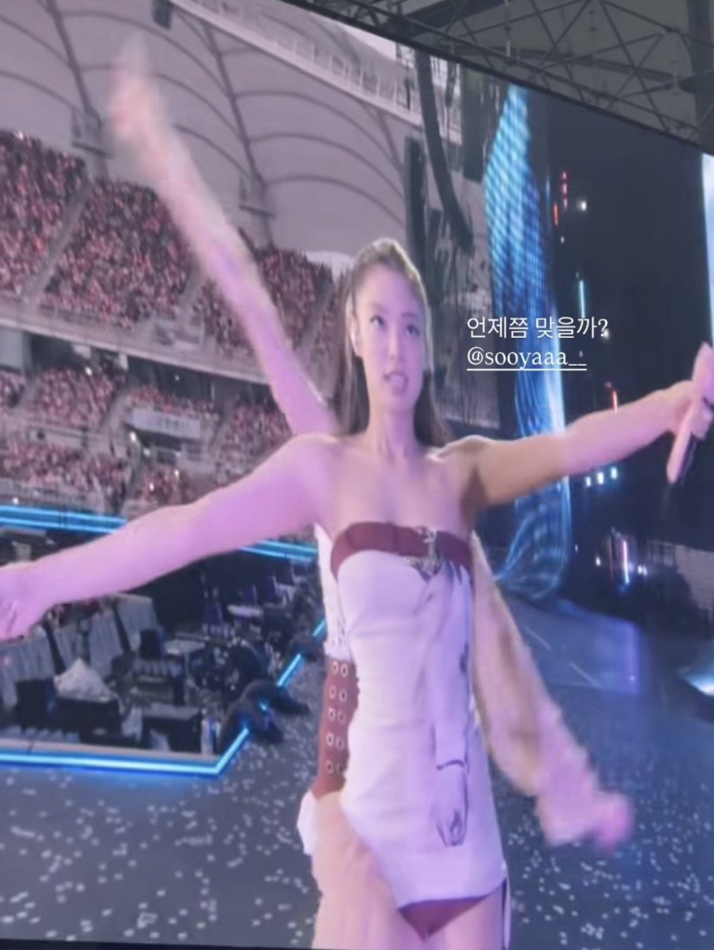 Jennie Reveals Charming Behind-the-Scenes Photos from BLACKPINK’s ‘Deadline’ Tour Launch 1 Jennie