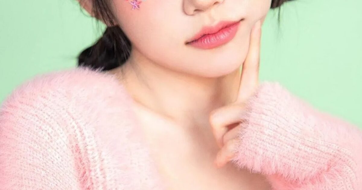 Popular YouTuber In Her 30s Debuts As The Leader Of A New K-Pop Girl Group