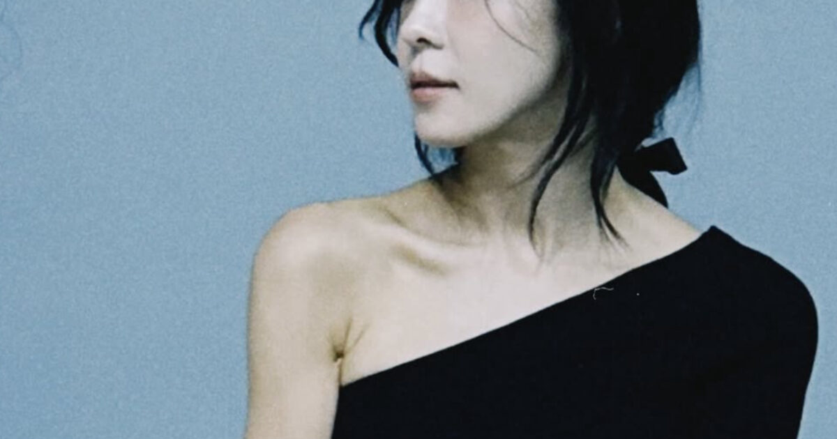 47-Year-Old Actress Gains Fame for Astonishingly Impressive Figure 1 47-Year-Old Actress Goes Viral For Unbelievably Perfect Body