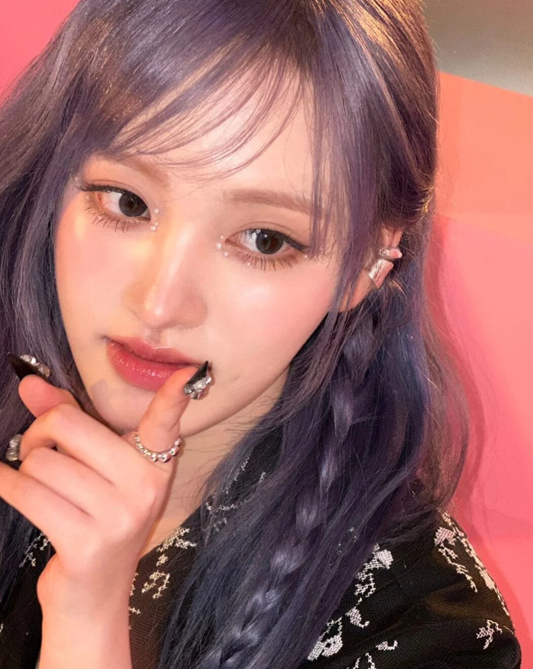 4th Gen Idol Is a Visual Goddess With "Perilla Leaf" Hairstyle 4 Liz from IVE