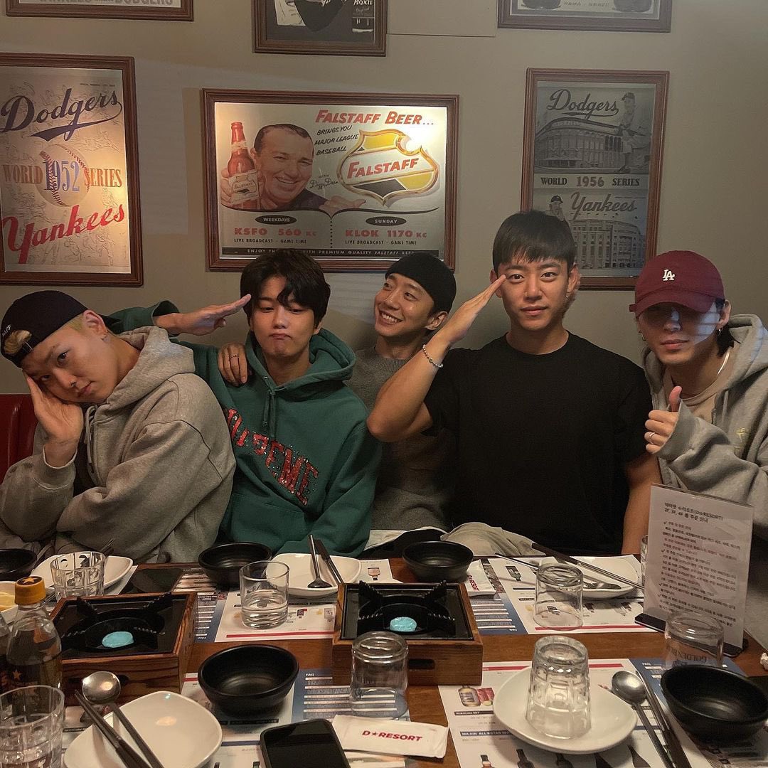 Surprise Military Enlistment Announcement From Popular 3rd Gen Idol...While On the Way to Base 4 Fg3pUB1akAQT8ks