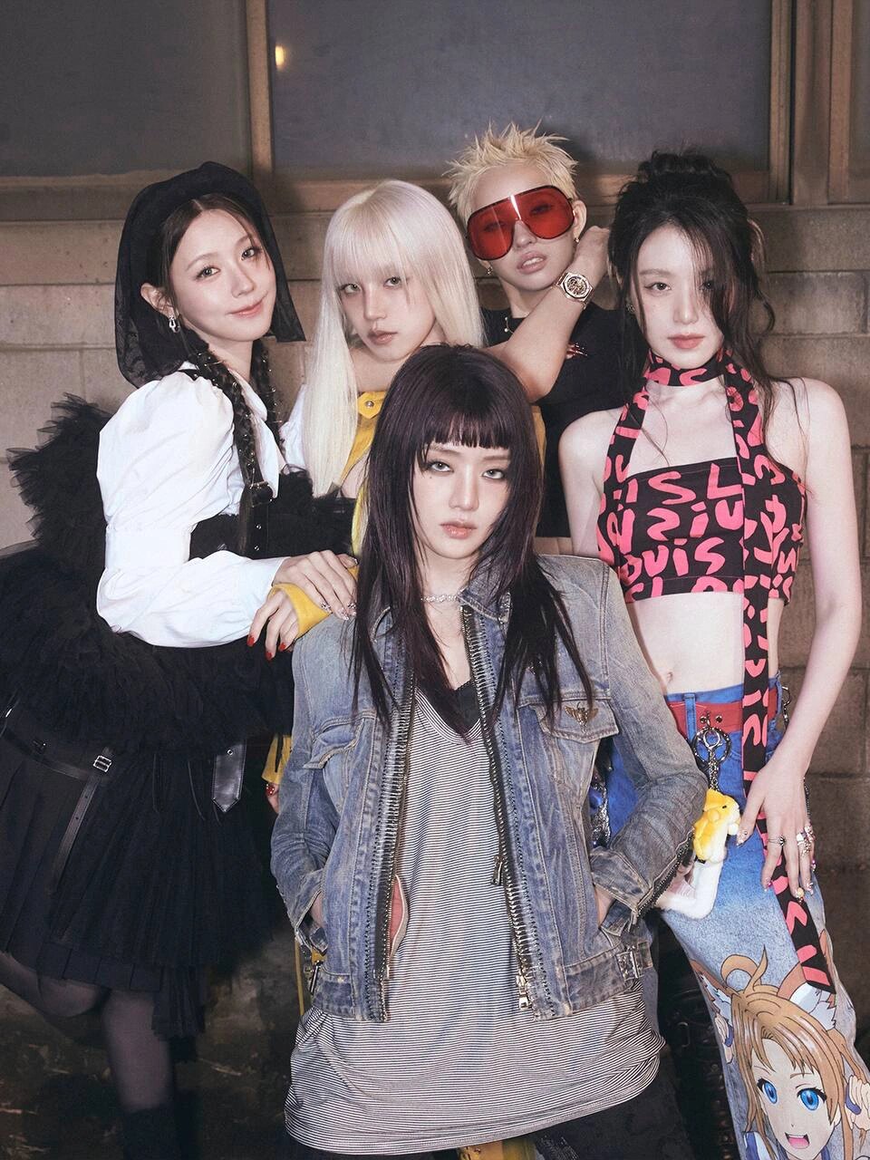 I-DLE's Soyeon Discusses Speculation Regarding Name Change and Former Member Soojin 2 I-dle_We_Are_group_concept_photo_11