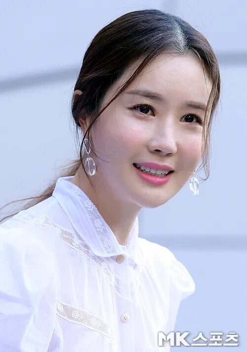 Private Jet and 20 Billion KRW Sales: Korean Celebrity Surprised by Her Own Star Power 2 download - 2025-05-26T044401.985