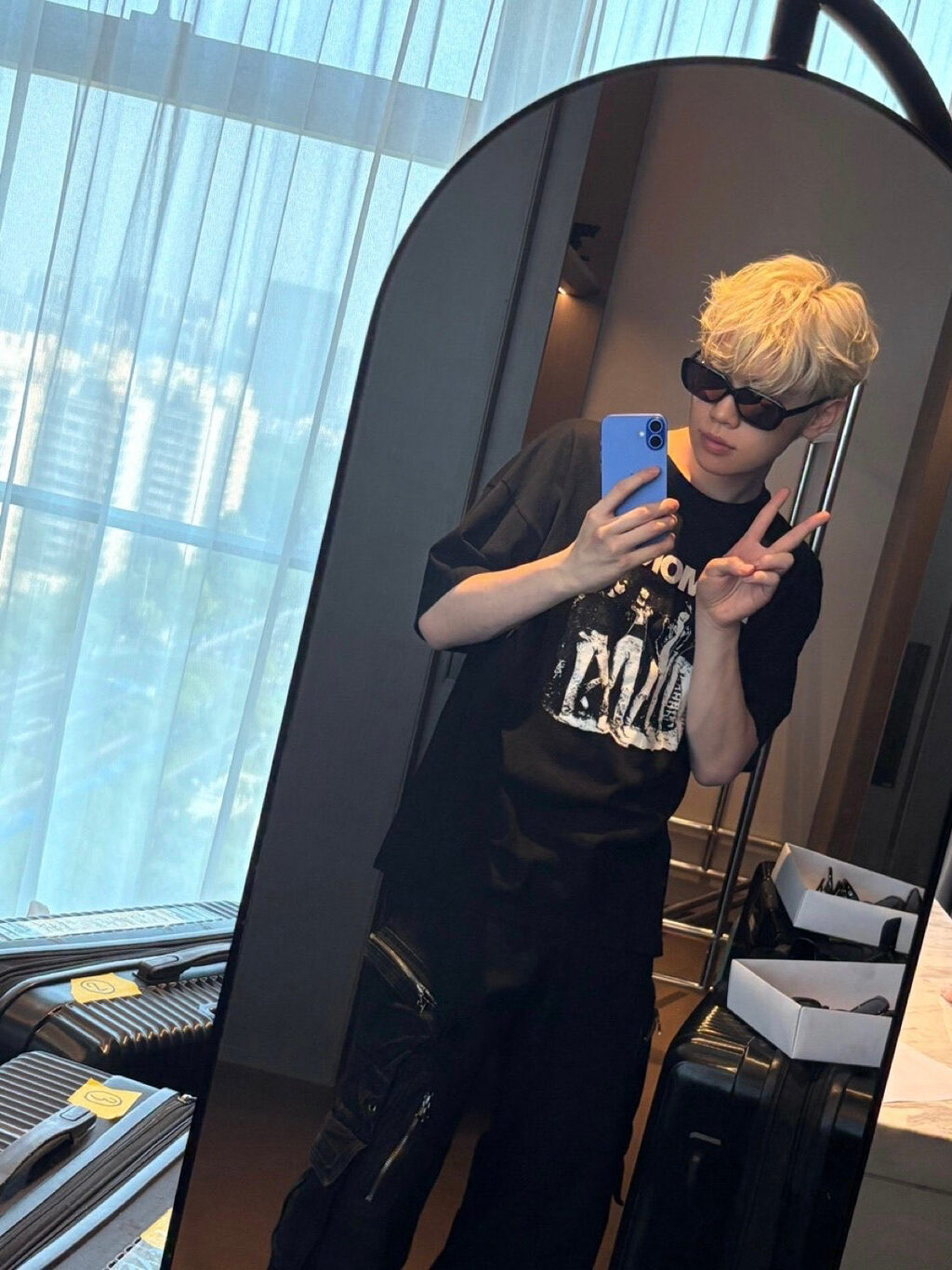 ZeroBaseOne Taerae's Selfie Goes Viral for Highlighting Current Political Issues 2 iifVLY