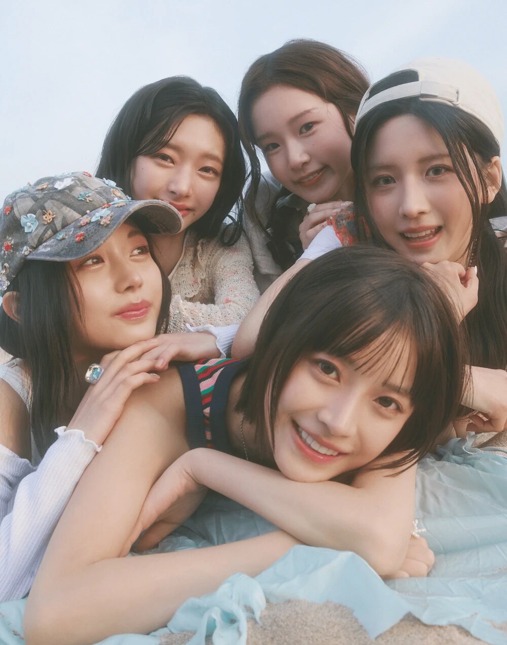 14-Year-Old Love Interest in K-Pop Music Video with Adult Provokes Outrage 2 HITGS_Things_We_Love_H_group_concept_photo_1