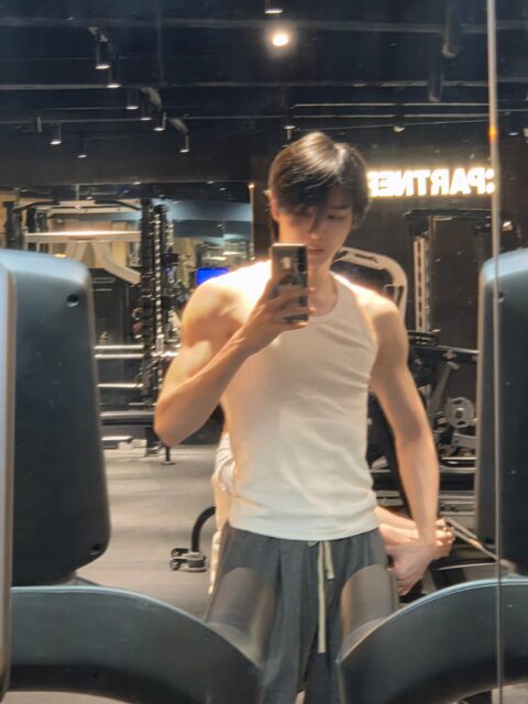 5th Gen Idol Turns Heads With His Surprising Hot Physique 6 Sungchan's physique