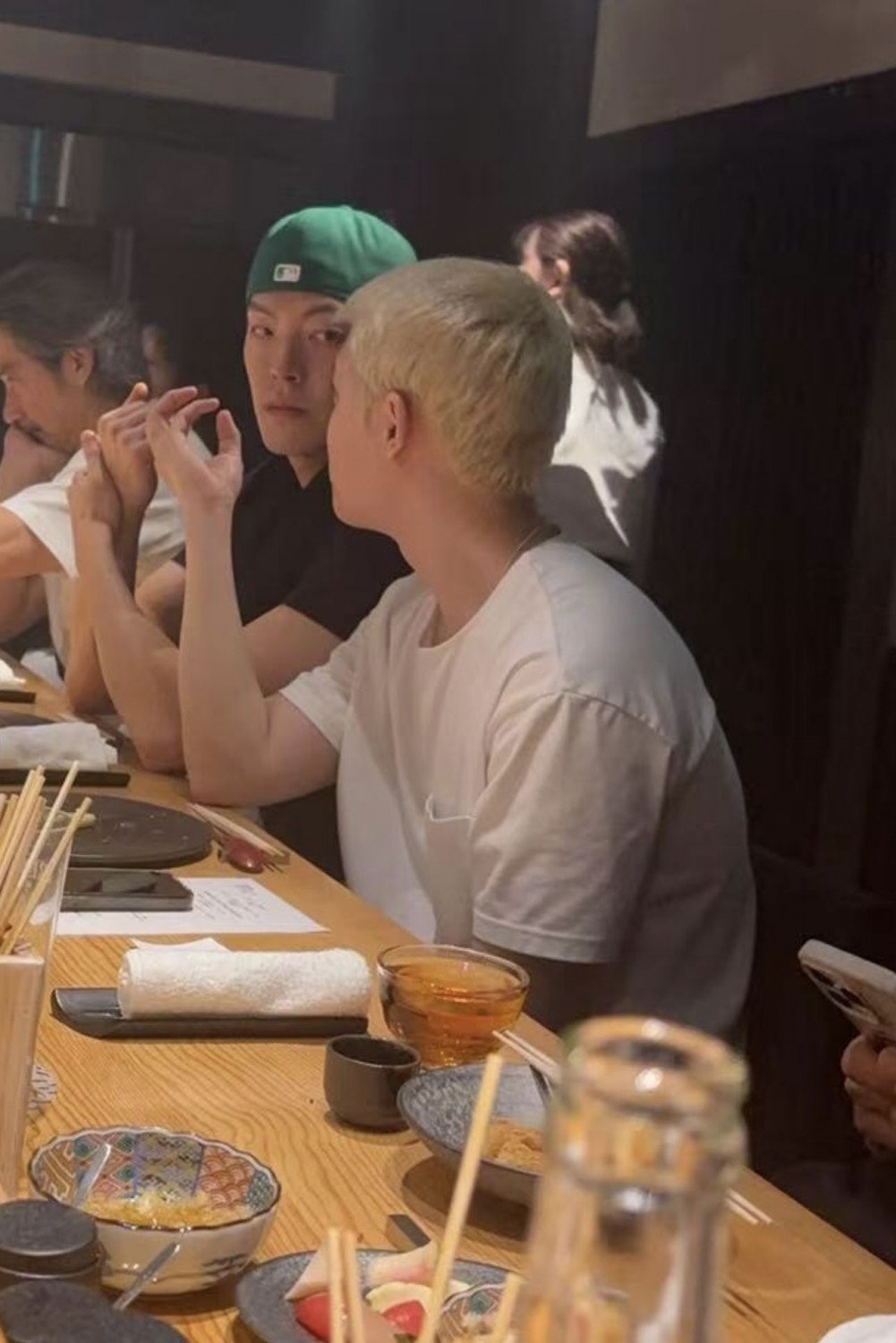 EXO's D.O. Seen with Blonde Hair for the First Time Since His Debut 2 EXO's D.O. Seen with Blonde Hair for the First Time Since His Debut