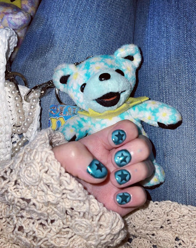 HyunA Aimed to Showcase Her Nails — Netizens Focused Elsewhere 3 HyunA Aimed to Showcase Her Nails — Netizens Focused Elsewhere