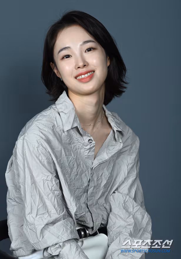 Actor Lee Dong Gun's New Girlfriend Allegedly a Fellow Actress 16 Years His Junior 3 IITDHG22RQ65QLLIUATKB4OX3A