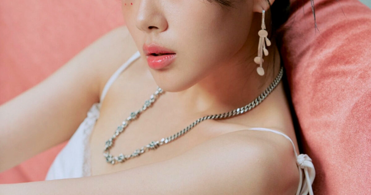 Popular Singer Regrets Not Getting Plastic Surgery