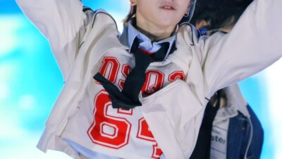 5th Gen Idol Caught Faking Abs On Stage