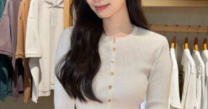 Circle Chart Director Personally Explained How There Is Only 1 Girl Group Left That Heavily Relies On Their Fandom