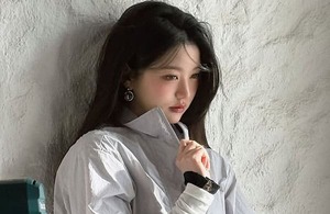 IVE’s Jang Wonyoung Wows Fans Again with Goddess-Like Visuals