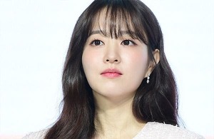 Park Bo-young Postpones Overseas Fan Meeting Tour Citing 'Internal Reasons'