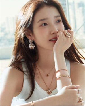 IU | @dlwlrma/Instagram
