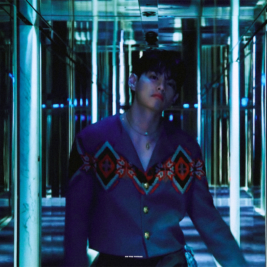Taehyung Posing
