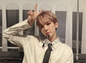 BAEKHYUN Live