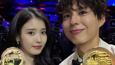 IU And Park Bo Gum Share The Cutest Moment At The "4th Blue Dragon Series Awards"