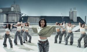 TWICE’s Jeongyeon showing her waistline