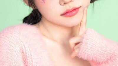 Popular YouTuber In Her 30s Debuts As The Leader Of A New K-Pop Girl Group